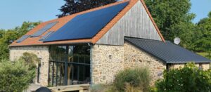 Maison panneaux solaires à Dragey Ronthon en Bretagne